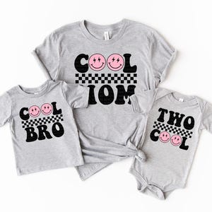 Custom Family Shirts Matching Birthday Girl Shirts Two Cool Matching Family Shirts Cool Family Groovy Birthday Shirt Retro Happy Face Shirt afbeelding 5