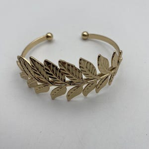 Fern Leaf Gold Tone Bangle Bracelet 7 1/2 Inch