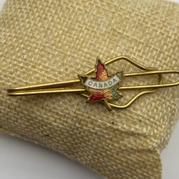 Vintage tie bar Canada maple leaf