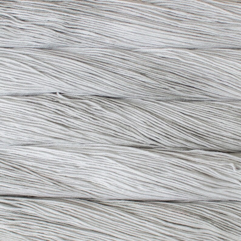 Hilo de algodón Pima Malabrigo Verano - Teñido a mano, grosor DK, ideal para tejer y hacer ganchillo en verano - Fibra vegana suave y lujosa Alpaca Metal