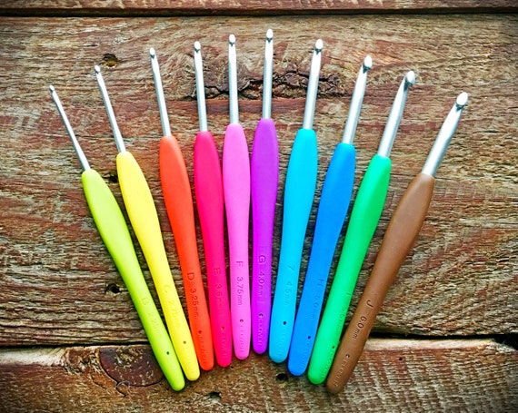 10pc Ergonomic Aluminium Crochet Hooks With Rubber Handles