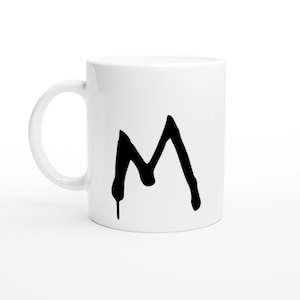 Taza de cerámica inspirada en Stranger Things (11 oz) con la letra "M" en estilo Scary Alphabet, duplicada en gris