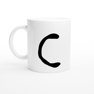 Taza de cerámica inspirada en Stranger Things (11 oz) con la letra "C" en estilo Scary Alphabet, duplicada en gris
