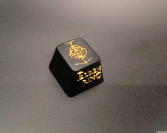 Tecla artesanal de Elden Ring: tecla de resina grabada en oro hecha a mano para teclado mecánico / Regalo para jugadores de PC