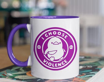 Taza de pingüino atrevido "Elegí la violencia", taza de café divertida y original, regalo de café, taza con actitud de pingüino, taza de café de pingüino humorística: taza con mensaje