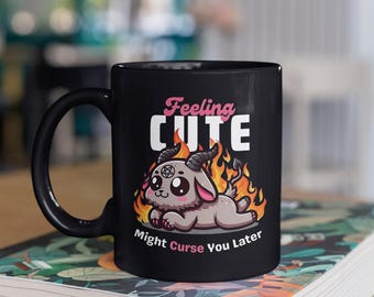 Taza de café "Sentirse adorable podría maldecirte después" - Taza de bruja divertida - GIF sarcástico