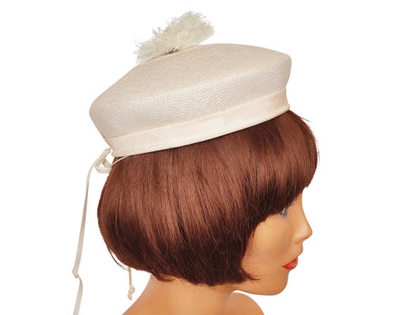 1950s White Straw Hat w Pompom Ladies Size S M - image 3