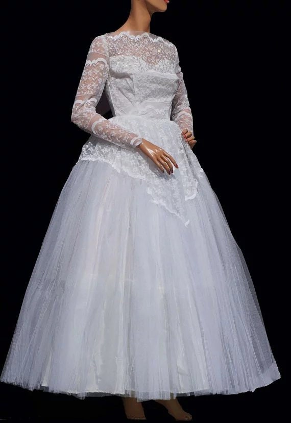 Vintage 1950s Tulle and Lace Wedding Dress - VFG - image 2