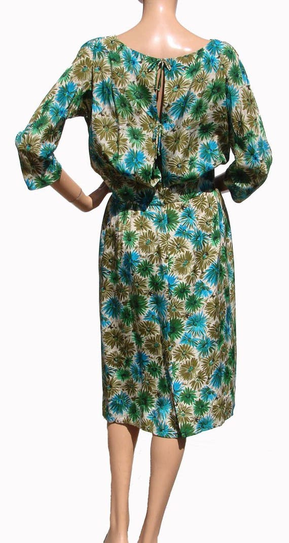 Vintage 1950s Blue and Green Floral Print Silk Dr… - image 3