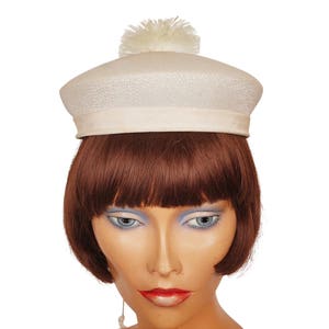 1950s White Straw Hat w Pompom Ladies Size S M
