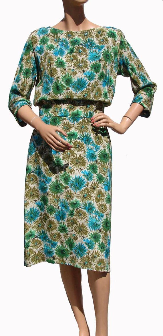 Vintage 1950s Blue and Green Floral Print Silk Dr… - image 4