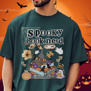 Gruseliges Bücherwurm-Shirt, Halloween-Lesestapel-T-Shirt, Kürbis-Geist-Geschenk für Bücherwürmer, Comfort Colors Herbsttop