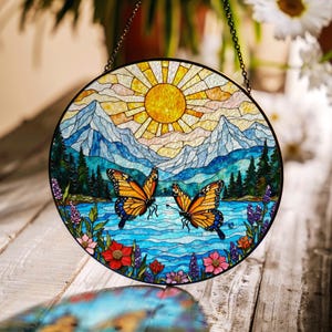 Atrapasol de mariposas al amanecer en la montaña, vitral, decoración natural para ventanas, regalo para el Día de la Madre