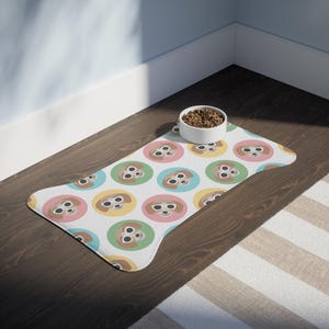 Playful Dog Design Pet Feeding Mat: Plush Polyester with Memory Foam