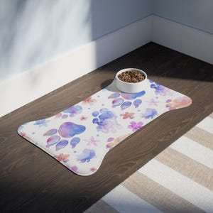 Floral Paw Print Pet Feeding Mat: Plush, Waterproof Dog Dish Placemat