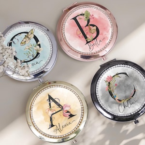Espejo compacto de oro rosa, regalo floral para propuesta de dama de honor, espejo de bolsillo con letras personalizadas, perfecto para el Día de la Madre y bodas, regalo para despedida de soltera.