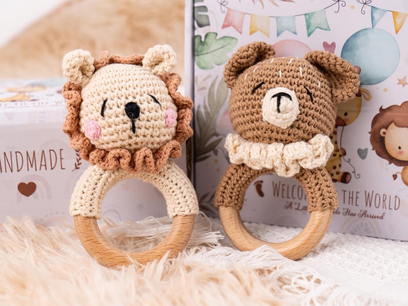 Babyparty-Geschenkbox mit gehäkelter Tierrassel-Schnullerkette, neue Baby-Geschenkbox, Neugeborenen-Geschenkbox, Babyrassel-Set, Willkommensbox-Baby Bild 1
