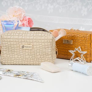 Personalized Name Cosmetic Bag, Custom Leather Makeup Bag, Engraved Makeup Pouch, Makeup Organizer, Bridesmaid Proposal Gifts, Travel Gift