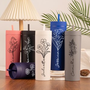 Personalisierter Becher mit Deckel und Strohhalm, benutzerdefinierter dünner Becher mit Namen, Schmetterlingspastellmatte Tasse, Pastellbecher, Brautdusche Geschenk