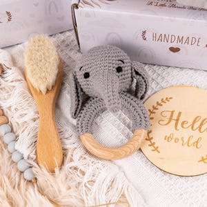 Babyparty-Geschenkbox mit gehäkelter Tierrassel-Schnullerkette, neue Baby-Geschenkbox, Neugeborenen-Geschenkbox, Babyrassel-Set, Willkommensbox-Baby Bild 7