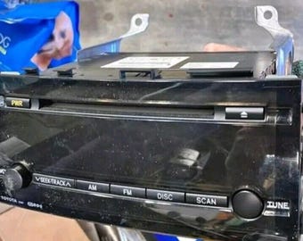 Toyota Prius 2005 - Lettore radio CD/AM/FM 51807 OEM 86120-47090 *A7664 Originale d'epoca