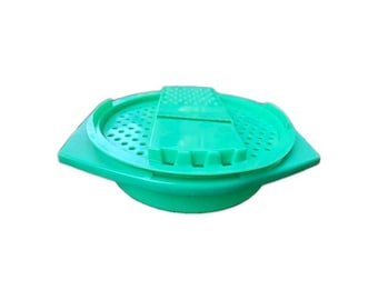 Set vintage di 2 pezzi composto da affettatrice, grattugia per formaggio e verdure in giada Tupperware con ciotola.