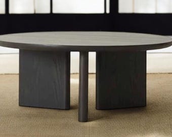 Okrągły dębowy stolik kawowy: minimalistyczny design w stylu japońskim
