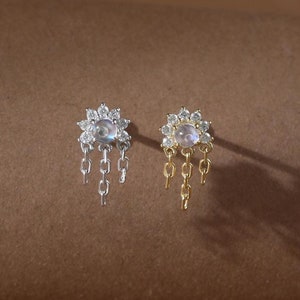 Épinglette sans fil pendante en argent sterling avec pierre de lune • Clou d'oreille en argent 925 pour le cartilage en forme de fleur • Piercing hélicoïdal au dos plat