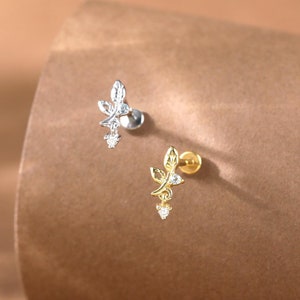 Boucle d'oreille pendante en argent sterling en forme de feuille • Topaze bleue suisse en argent 925 avec clou en moissanite • Piercing Tragus à dos plat