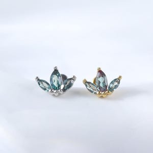 Épingle sans filetage éventail en argent sterling alexandrite • Piercing du cartilage hélice en argent 925 • Boucle d'oreille à dos plat Tragus conque 14 carats