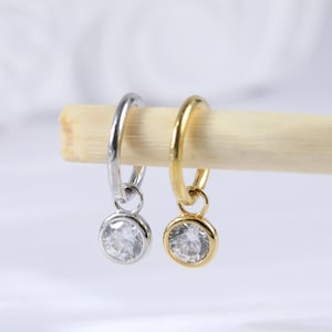 Colgante de moissanita con engaste de plata de ley • Colgante de diamante redondo con cierre • Pendiente de cartílago y hélice de oro de 14 quilates • Enganche para anillo de aro