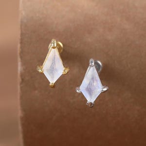 Mondstein Drachen Form Ohrstecker • 925er Silber Schmuckstein Ohne Stift • Minimalistischer Solitär Knorpel Helix Tragus Lobe Piercing