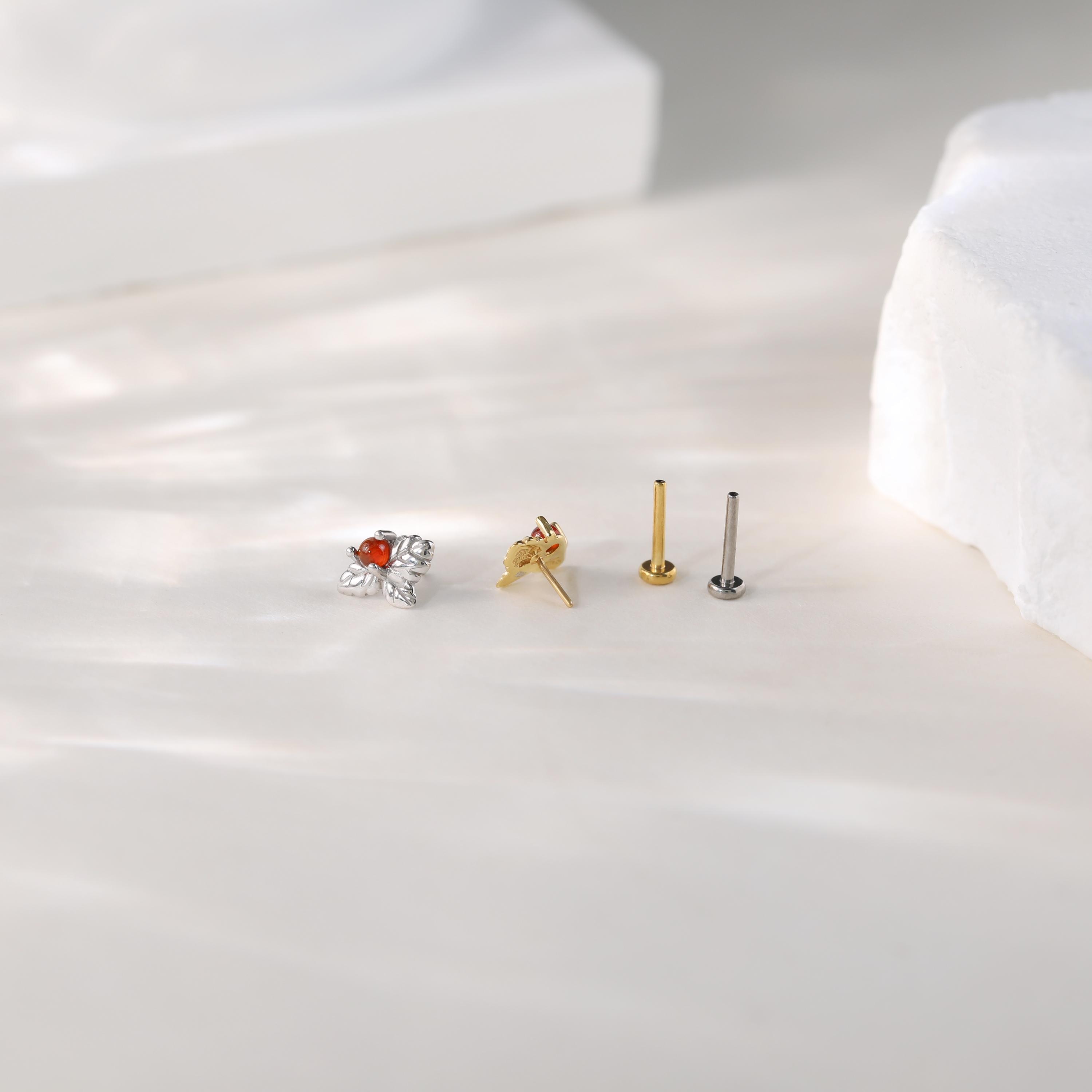 ピアス　No.5272 スターリングシルバーフラワーコンクスレッドレスピンスタッド • 925