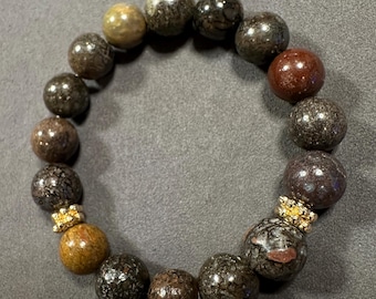 Pulseira de pedra preciosa natural de osso de dinossauro de 11 mm com contas redondas em padrão de teia.