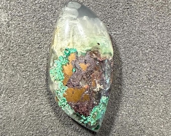 Cabujones de sílice de gemas únicas Crisocola en calcedonia con cobre nativo de forma libre