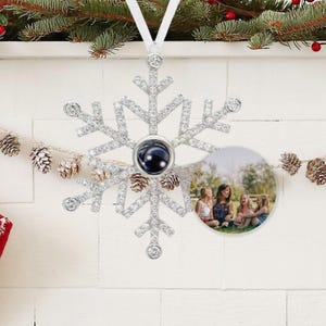 Personalisierte Schneeflockenprojektionsverzierung, kundenspezifische Familienfoto-hängende Verzierungen, kundenspezifische Foto-Schneeflockendekoration, Weihnachtsverzierung