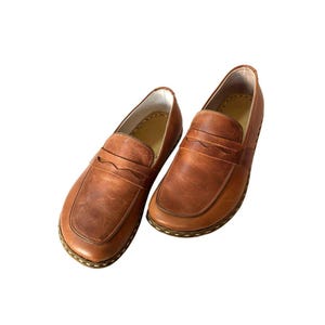 Zapatos de mujer de cuero marrón antiguo sin cordones, hechos a mano en Turquía y Yemen, estilo vintage, mocasines minimalistas de cuero con detalles de cobre.