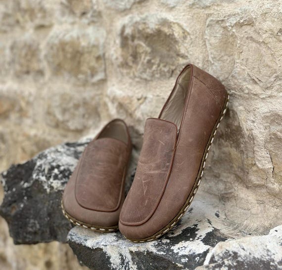 Earthing Leather Shoes: Grounding Copper Rivet Minimalist Design