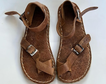 Sandalias de cuero hechas a mano para mujer, sandalias minimalistas, sandalias marrones con tiras cruzadas, sandalias planas de verano, sandalias de estilo griego - Marrón antiguo