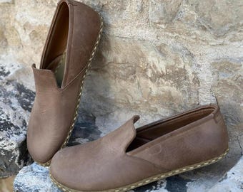 Handmade Leather Yemeni Shoes: Grounding Copper Sole Slip-Ons