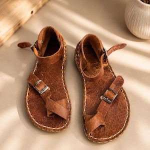 Sandalias de cuero hechas a mano para mujer, sandalias minimalistas, sandalias marrones con tiras cruzadas, sandalias planas de verano, sandalias de estilo griego - Marrón antiguo