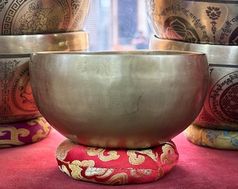 Bol chantant népalais fait main de couleur sombre antique – Bol sonore de méditation de guérison du chakra de la pleine lune