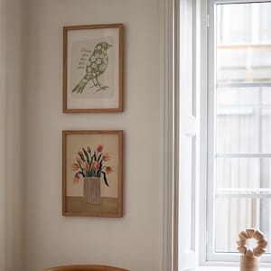 2 Rahmen Mockup Wohnzimmer, ISO A DIN Verhältnis, dünner Holzrahmen, PSD Zwei gerahmte Leinwand Mockups, Rahmen Mockup Home Interior, Zwei Poster Mockup