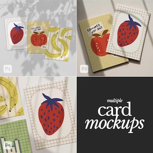 Puede incluir: Varias maquetas de tarjetas con ilustraciones de frutas. Las tarjetas muestran una fresa, una manzana con el texto "tomato for sale" y plátanos. Las tarjetas tienen un patrón de cuadrícula y un borde decorativo.