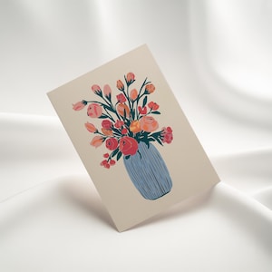 Modernes Kartenmodell - 5x7 Stationäres Mockup, minimalistisches Kartenmodell, Hochzeitseinladung Mockup, 5x7-Format, Grußkartenmodell PSD