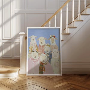 Stampa di un ritratto di pecora stravagante / Arte murale di agnelli vestiti / Dipinto di animali da fattoria in colori pastello / Decorazioni per la cameretta dei bambini da scaricare / The Ewe Society