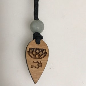 Collier d'aromathérapie, tour de cou, soie, fleur de lotus, ohm, om, yoga, méditation, huile essentielle, pendentif en bois, jade tibétain, unisexe, holistique