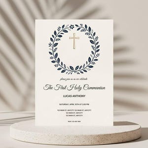 Plantilla editable de invitación de primera comunión para niños azules, invitaciones modernas y editables para primera comunión, elegantes tarjetas de invitación imprimibles.