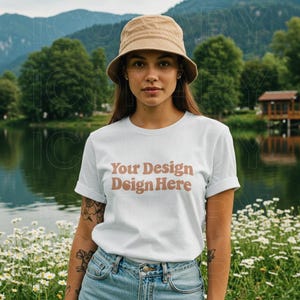 Gildan 5000 wit shirt mockup lifestyle mockup model mockup outdoor mockup trendy natuur mockup esthetische mockup oversized T-shirt POD-mockup