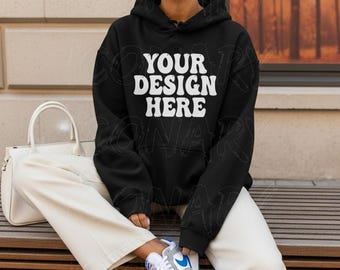 Herfst Gildan 18500-mockup, zwarte oversized hoodiemockup, trendy mockup met capuchon, 18500 zwart Gildan 18500 Outdoors lifestyle-mockup